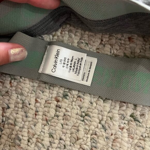 NWT Calvin Klein sports bra Large Tag on Retail $36 - Picture 5 of 6